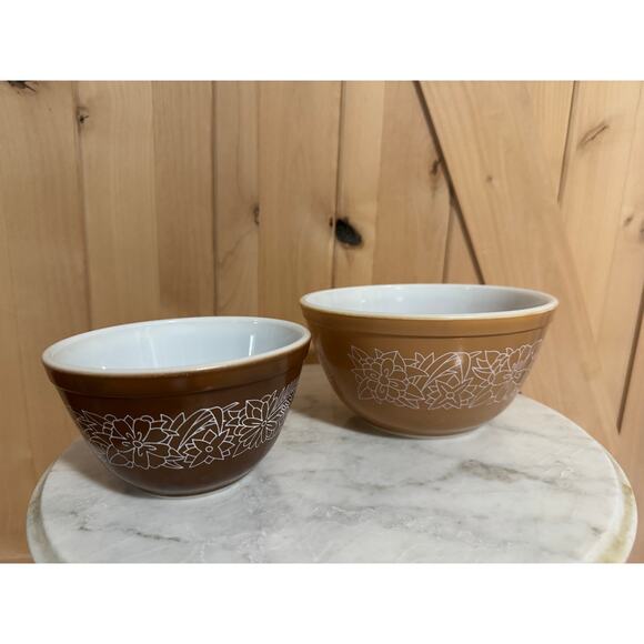 Vintage Pyrex Woodland Brown Nesting Bowls - Set of 2  401, 402 - Picture 1 of 9